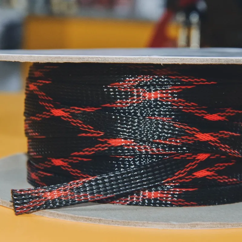 Защитная кабельная оплетка Global Audio PCB-8BR V2 черно-красная (1б-100м) (1м) - фото